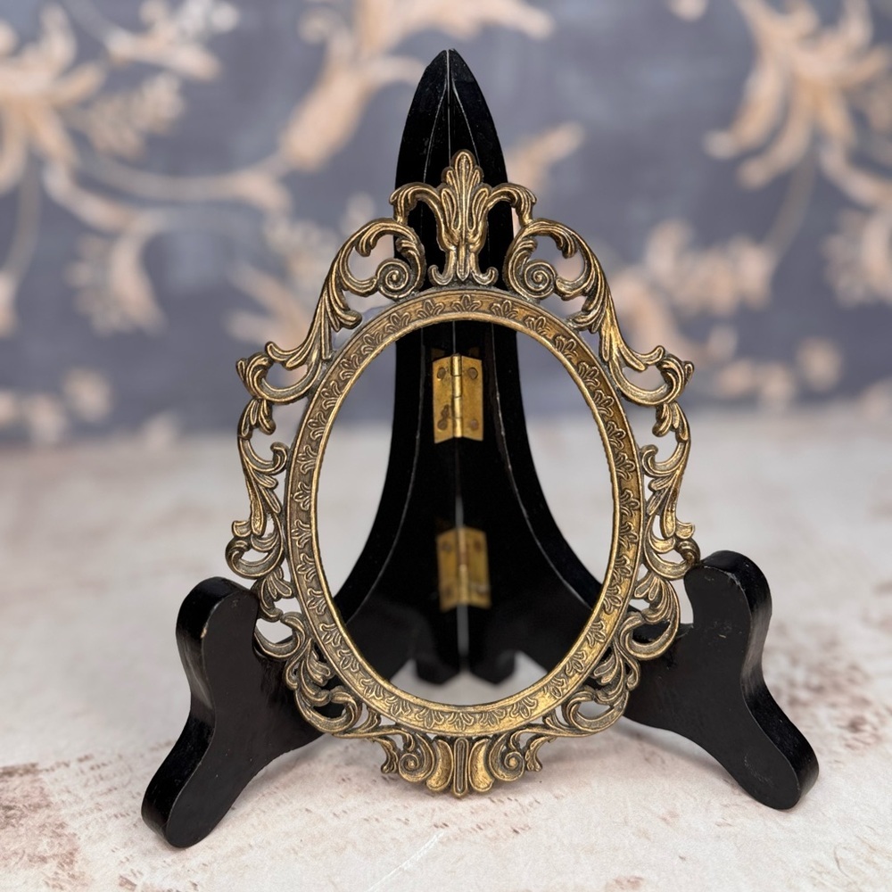 Vintage Ornate Brass Oval Picture Frame Made in Italy No Glass